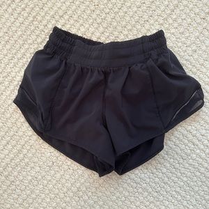 Lululemon Hotty Hot 2.5” shorts Low Rise. Size 4. Black
